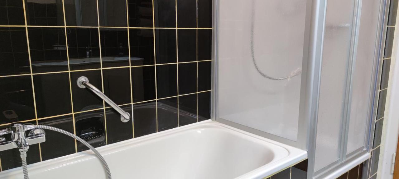 Schoene Und Optimal Gelegene Wohnung Og Weisskirchen Exteriör bild