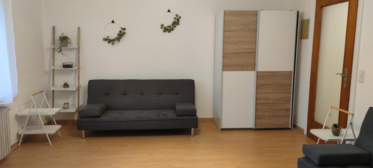 Schoene Und Optimal Gelegene Wohnung Og Weisskirchen Exteriör bild